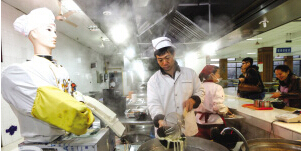 刀削面機器人走進大學食堂 明顯提高生意