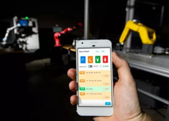 通過移動(dòng)設(shè)備從云端控制工業(yè)機(jī)器人