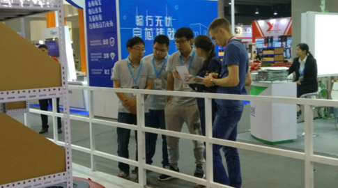 會學(xué)習(xí)、適應(yīng)快 艾瑞思倉儲機器人驚艷廣州物流展