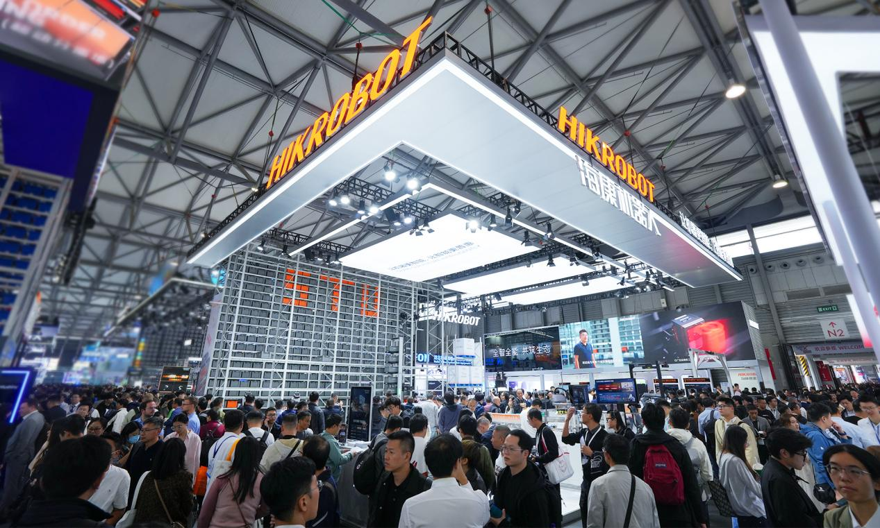 蔚藍引擎發布“光耘”系列激光除草機器人